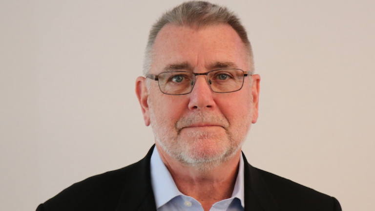 Cropped headshot of Peter Hayes.